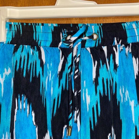 •MICHAEL MICHAEL KORS•BLUE/BLACK/WHITE ABSTRACT SUMMER SHORTS SIZE SMALL - Picture 3 of 10